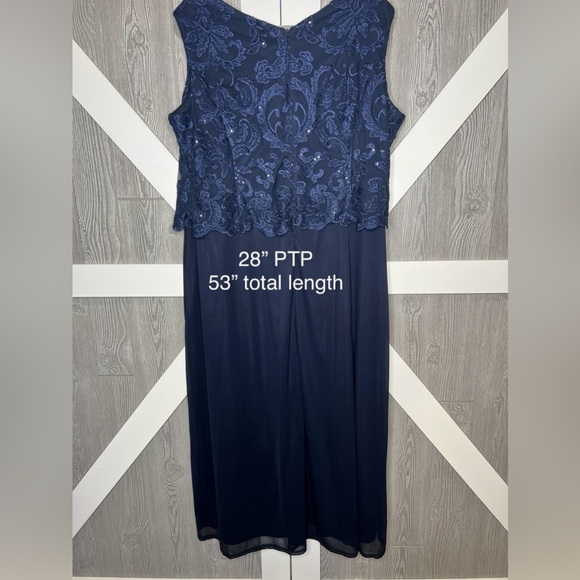 311. Alex Evenings Elegant Navy Blue Lace Evening Dress - Picture 6 of 13